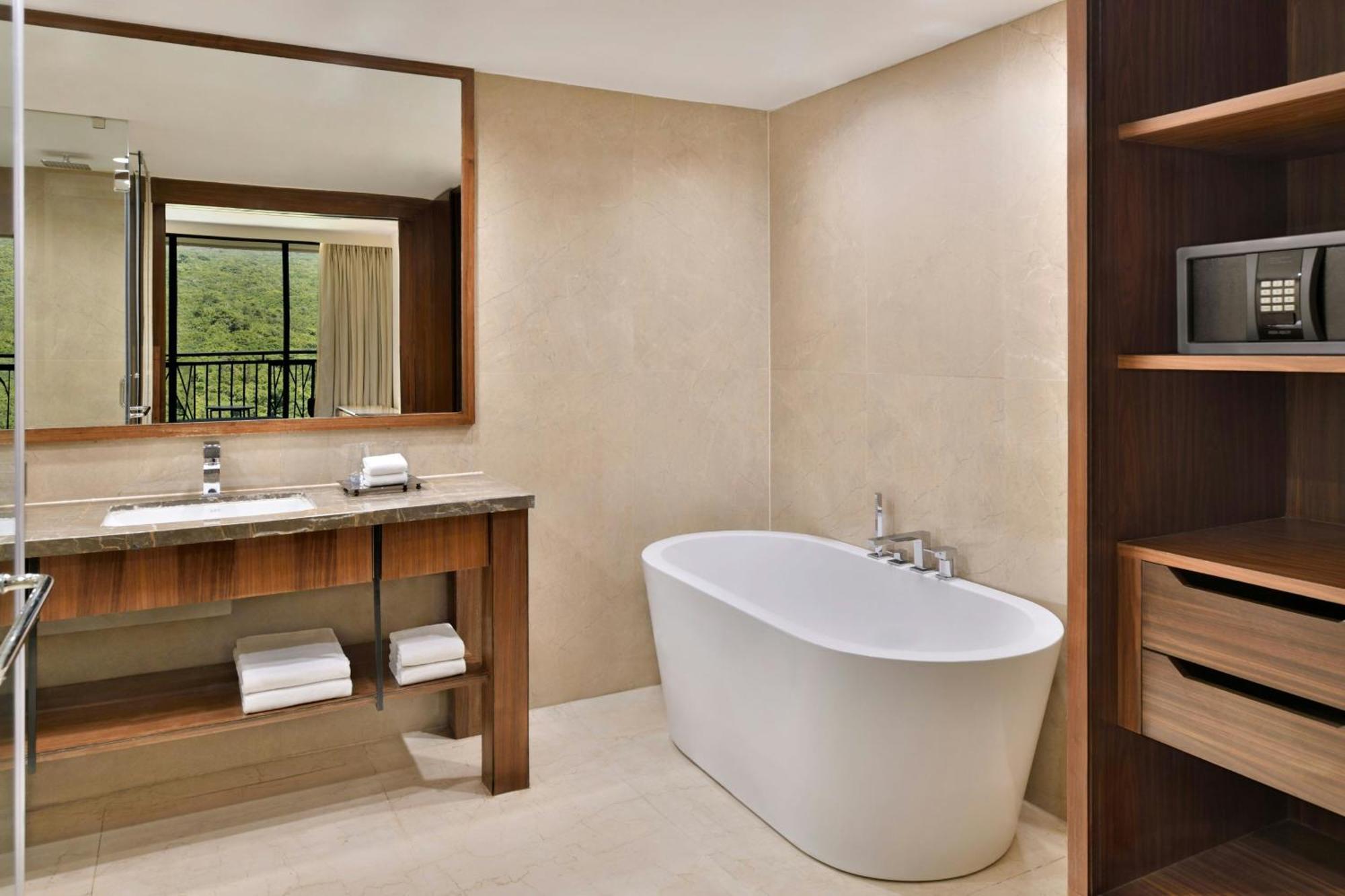 Courtyard By Marriott Mahabaleshwar Hotel Exterior foto